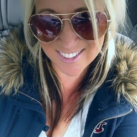 Meet your Posher, Theresa - Picture 1 of 7